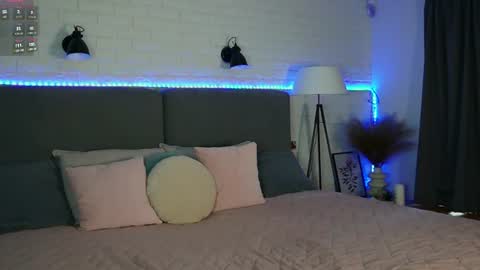 sweet__vikki online show from June 15, 2026, 5:53 am