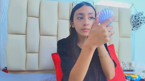 Amye  online show from September 25, 2025, 7:17 pm