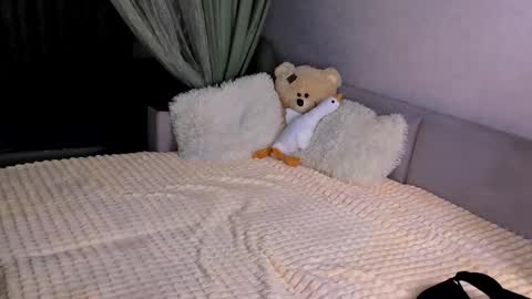 Snapshot of sweet_barbe chatting on December 18, 2025, 4:02 pm Alice online show from December 18, 2025, 4:02 pm