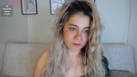 Bella Valery online show from November 25, 2025, 10:10 pm