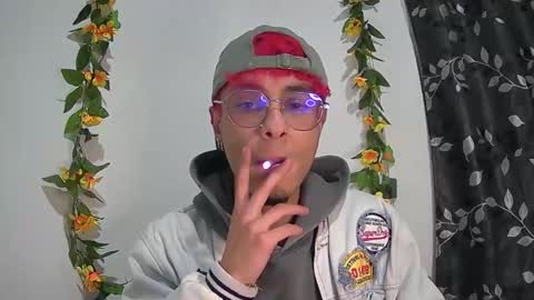 Snapshot of sweet_boy2224 chatting on December 1, 2025, 6:07 am sweet_boy2224 online show from December 1, 2025, 6:07 am