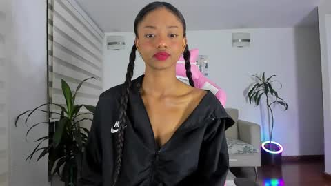 sweet_brunette88 online show from January 8, 2025, 1:00 am