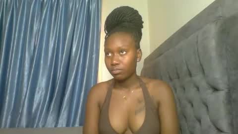 Camila online show from November 4, 2025, 5:06 am