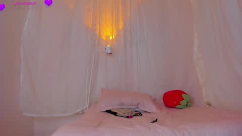 Snapshot of sweet_carine chatting on September 13, 2025, 4:23 am camil online show from September 13, 2025, 4:23 am