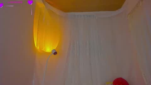 Snapshot of sweet_carine chatting on September 26, 2025, 4:49 am camil online show from September 26, 2025, 4:49 am