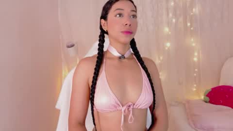 Snapshot of sweet_carine chatting on March 18, 2026, 11:24 am camil online show from March 18, 2026, 11:24 am