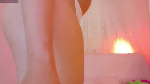 Snapshot of sweet_carine chatting on April 1, 2026, 12:06 pm camil online show from April 1, 2026, 12:06 pm