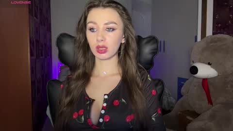 Sweet Cherry online show from November 14, 2025, 10:40 pm