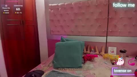  emmili  online show from December 4, 2025, 12:03 pm