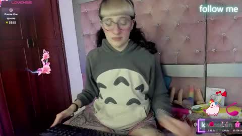  emmili  online show from March 27, 2026, 12:38 pm