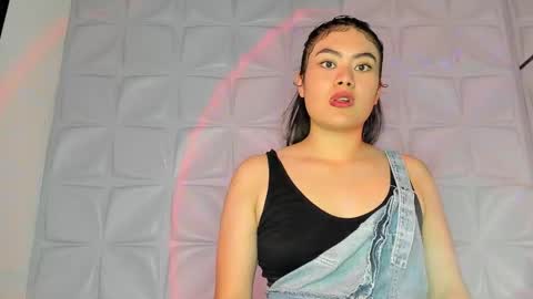 Lyn  online show from November 30, 2025, 6:34 pm