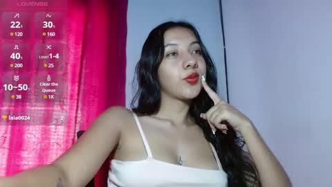 Snapshot of sweet_isaa chatting on February 5, 2025, 8:14 pm Hello welcome to my room - follow me please online show from February 5, 2025, 8:14 pm