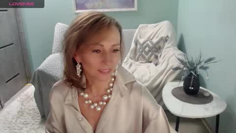Helen online show from September 29, 2025, 5:23 am