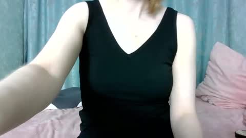 sweet_lilbunny online show from February 22, 2026, 5:44 pm