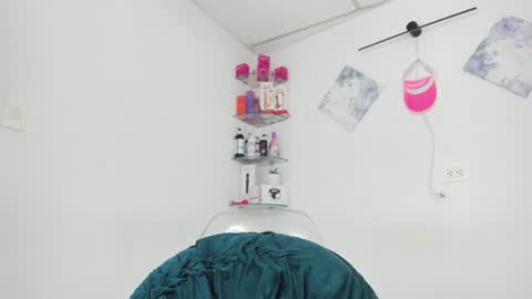 sweet_litle online show from July 4, 2026, 5:35 am