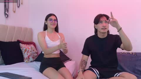 Snapshot of sweet_litle_ chatting on May 7, 2026, 12:21 pm Mia online show from May 7, 2026, 12:21 pm
