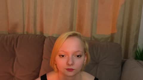 Snapshot of sweet_lynx chatting on April 15, 2026, 4:14 pm Lana online show from April 15, 2026, 4:14 pm