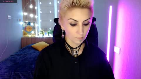 sweet_n_strong online show from November 28, 2025, 1:03 pm