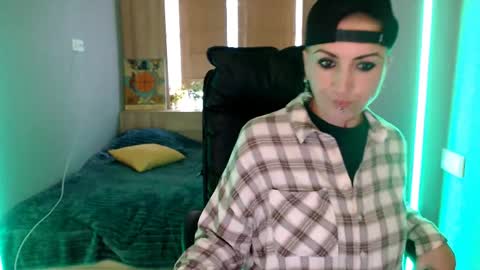 sweet_n_strong online show from April 14, 2026, 5:57 am