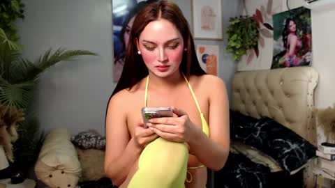 girlnamenicole online show from December 16, 2024, 5:27 am