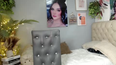 girlnamenicole online show from February 10, 2025, 3:13 am