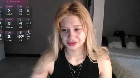 sweet_nicole_333 online show from October 16, 2025, 6:36 am