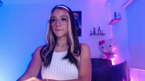 Penny  online show from November 12, 2025, 9:58 pm