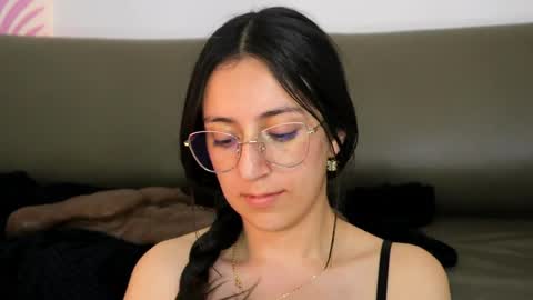 Sammy Lauren online show from April 21, 2026, 1:42 am