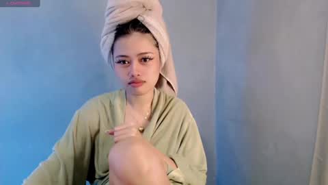 Snapshot of sweet_sirenxx chatting on February 13, 2025, 5:26 am Leah online show from February 13, 2025, 5:26 am