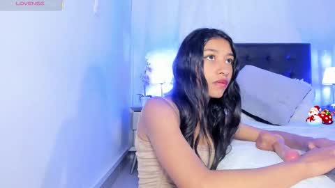 Snapshot of sweet_sofi0 chatting on December 17, 2025, 12:44 pm Im sofi online show from December 17, 2025, 12:44 pm