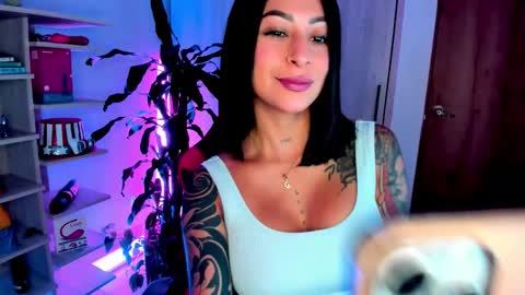 sophie leone online show from October 19, 2025, 1:39 am