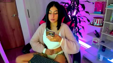 sophie leone online show from November 28, 2025, 7:44 am