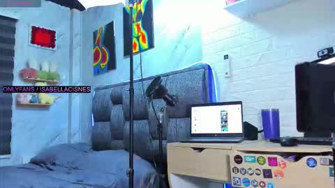 Isabella online show from October 25, 2025, 8:14 pm