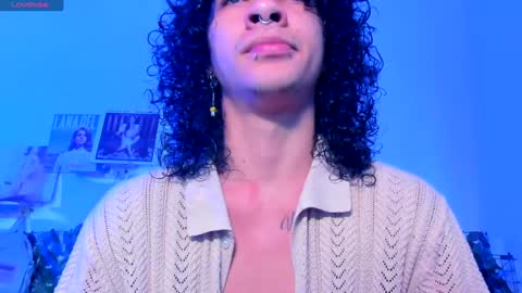 Steven independent model online show from December 2, 2024, 1:02 pm