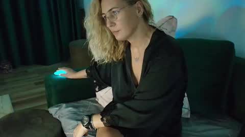 Snapshot of sweetania_ chatting on September 18, 2025, 10:23 pm Ania online show from September 18, 2025, 10:23 pm
