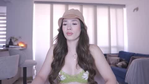 Camila online show from February 19, 2026, 6:26 pm