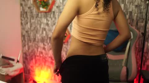 Snapshot of sweetbonii chatting on April 20, 2026, 9:05 pm Salom independent model online show from April 20, 2026, 9:05 pm