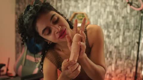 Snapshot of sweetbonii chatting on May 3, 2026, 4:24 pm Salom independent model online show from May 3, 2026, 4:24 pm