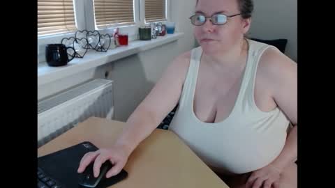 Snapshot of sweetboobs85h chatting on February 7, 2025, 12:28 pm Sweetboobs85h online show from February 7, 2025, 12:28 pm