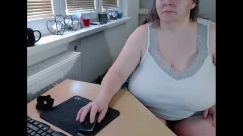 Snapshot of sweetboobs85h chatting on February 22, 2025, 9:45 am Sweetboobs85h online show from February 22, 2025, 9:45 am
