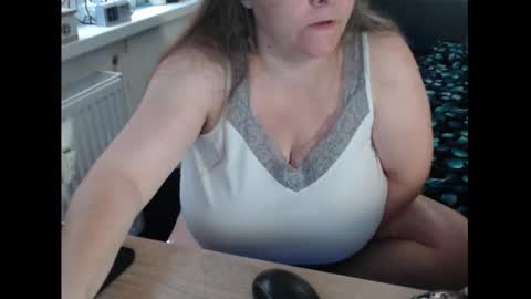 Snapshot of sweetboobs85h chatting on September 13, 2025, 8:03 am Sweetboobs85h online show from September 13, 2025, 8:03 am