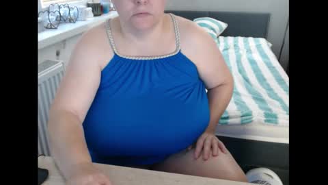 Snapshot of sweetboobs85h chatting on October 14, 2025, 7:42 am Sweetboobs85h online show from October 14, 2025, 7:42 am
