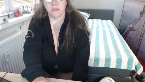 Snapshot of sweetboobs85h chatting on October 20, 2025, 6:47 am Sweetboobs85h online show from October 20, 2025, 6:47 am