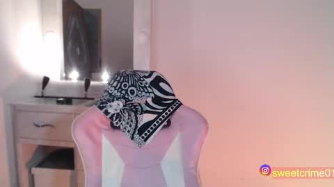       Independent model online show from October 5, 2025, 6:01 am