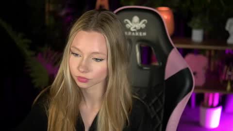 Snapshot of sweetdaisy_me chatting on February 16, 2026, 3:41 pm Lina online show from February 16, 2026, 3:41 pm