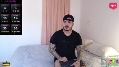 Snapshot of sweetdesires_ chatting on June 17, 2026, 2:40 pm online show from June 17, 2026, 2:40 pm