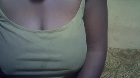Snapshot of sweetdivah2 chatting on June 19, 2026, 2:05 am divinah online show from June 19, 2026, 2:05 am