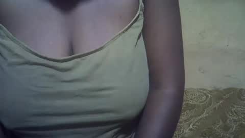 Snapshot of sweetdivah2 chatting on July 10, 2026, 3:33 am divinah online show from July 10, 2026, 3:33 am