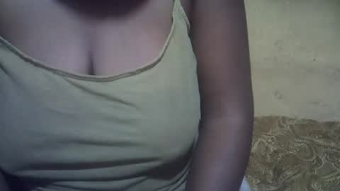 Snapshot of sweetdivah2 chatting on July 17, 2026, 12:06 am divinah online show from July 17, 2026, 12:06 am