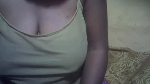 Snapshot of sweetdivah2 chatting on July 29, 2026, 12:53 am divinah online show from July 29, 2026, 12:53 am
